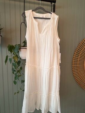 Sleeveless White tiered midi dress - light weight - crochet trim - NWT - LG